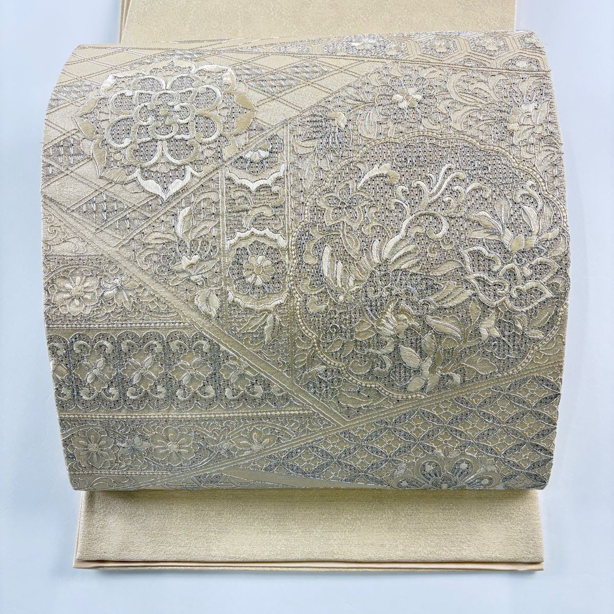袋帯 美品 秀品 鳳凰 華文 銀糸 刺繍 ベージュ お太鼓柄 正絹