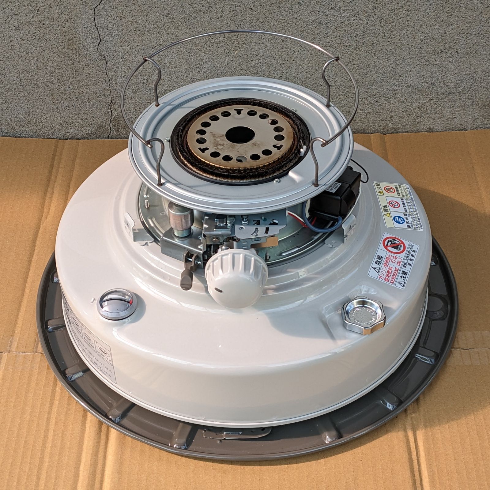 トヨトミ 対流型石油ストーブ(2022年製) ホワイト KS-67H - メルカリ