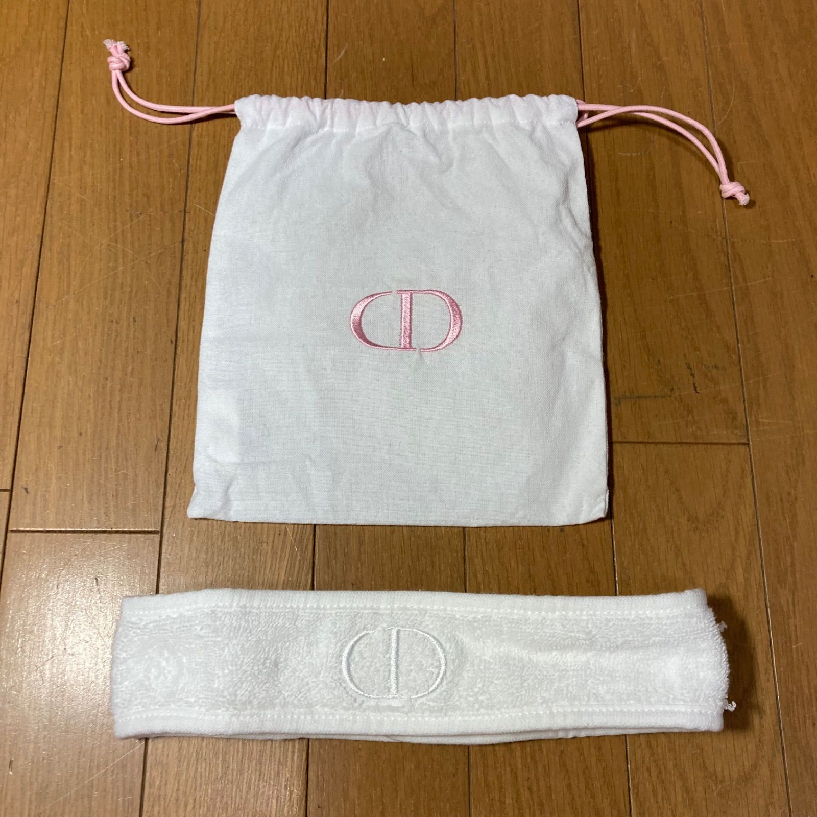 Christian Dior　ノベルティ　ヘアバンド Dior ディオール ヘアバンド 巾着ポーチ付き ノベルティ - メルカリ