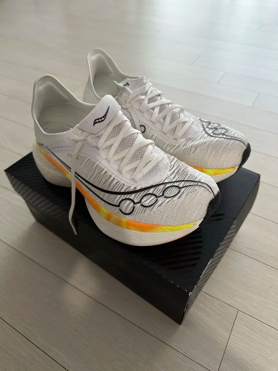 Saucony(サッカニー) エンドルフィン エリート 2 275 - メルカリ