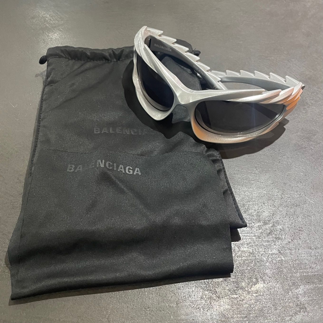 新品BALENCIAGA スパイク サングラス バレンシアガBB0255S 新品BALENCIAGA スパイク サングラス バレンシアガBB0255S