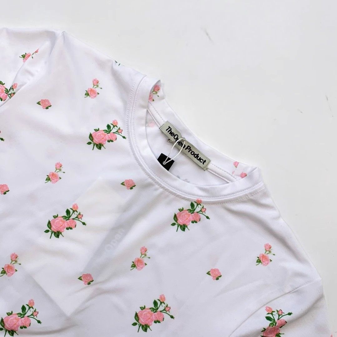 花柄タイトTシャツ