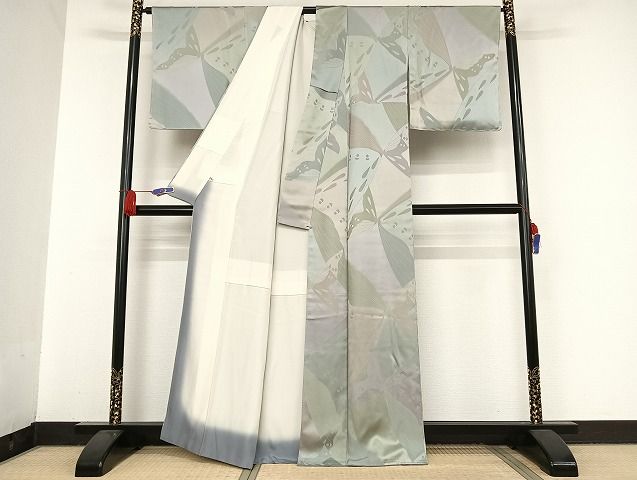 平和屋着物●染色作家　斉藤三才　小紋　舞蝶地紋　丹後ちりめん　反端付き　正絹　逸品　AAAU4391np 平和屋着物○染色作家 斉藤三才 小紋 舞蝶地紋 丹後ちりめん 反端付き