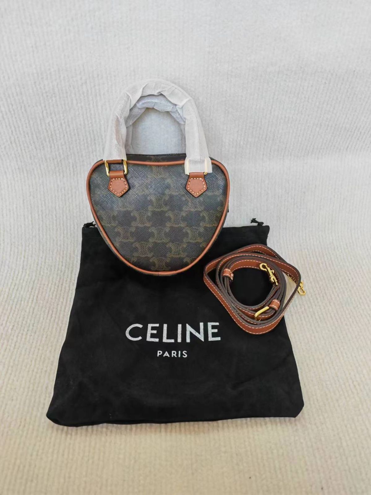 CELINE セリーヌ トリオンフ ハートタンブール タン