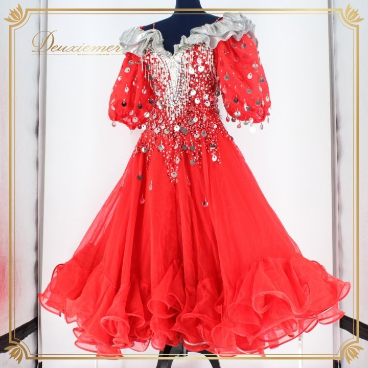 社交ダンス 衣装 スタンダード ドレス ワンピース ドレス 赤 フリル デモ 競技用 ダンス シルバー レッド系 dance fashion 赤色 エレガント フェミニン パーティー用 ドレス キラキラ装飾 輝き ダンス競技 衣装デザイン 華やか 上品