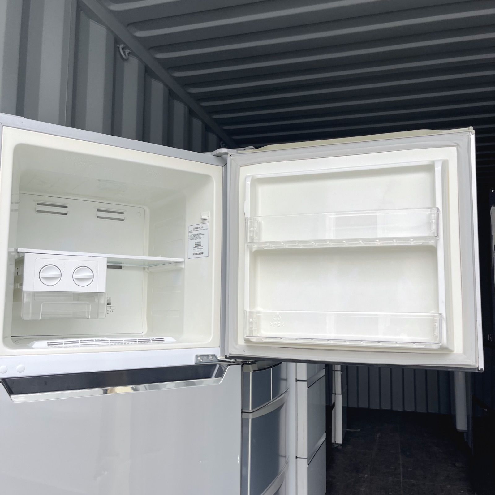 40取付無料！スタイリッシュシルバー大きめ227L 製氷ケース付き冷蔵庫！洗濯機 40取付無料！スタイリッシュシルバー大きめ227L 製氷ケース付き冷蔵庫