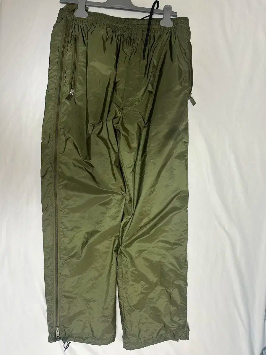 PRADA(プラダ) リナイロン パンツ オリーブ カラー Prada PRADA(プラダ