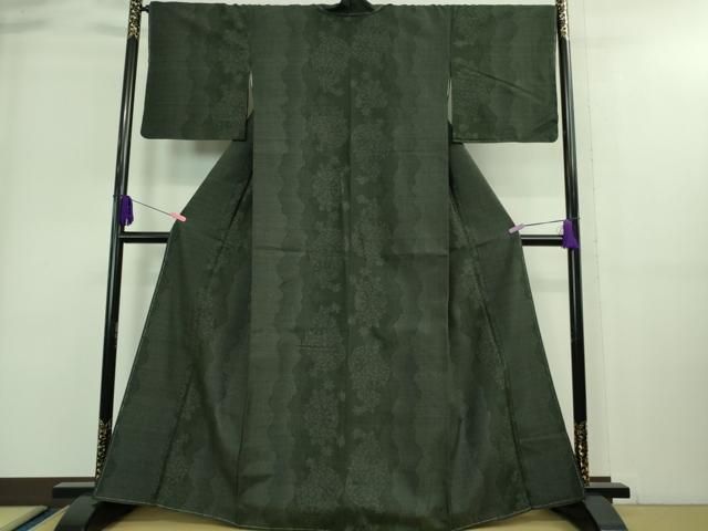 平和屋着物■極上　結城紬　80亀甲　源氏車花文　よろけ縞　黒緑色地　逸品　未使用　DZAA8934kh5 平和屋着物□極上 結城紬 80亀甲 源氏車花文 よろけ縞 黒緑色地 逸品