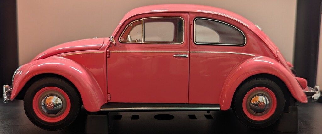 AUTOart 1 18 MILLENNIUM Volkswagen Beetle 1200 Limousine 1955 Pink 79775