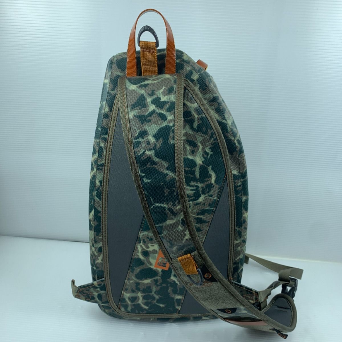 ττfishpond 釣り用品 釣り小物 サンダーヘッド 水中防水フライフィッシングスリングパック エコリバーベッド迷彩 程度A Amazon.co.jp: fishpond サンダーヘッド 水中防水フライ