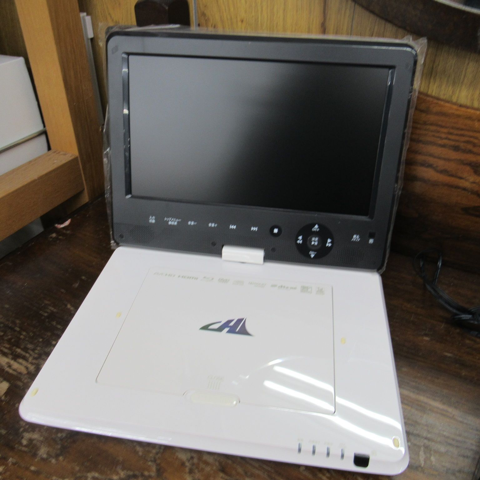 C1243 ポータブルブルーレイプレーヤー APBD-F1020HW C1243 ポータブルブルーレイプレーヤー APBD-F1020HW AVOX APBD