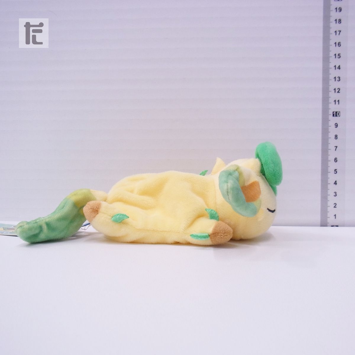 ポケモンセンター くったりぬいぐるみ リーフィア おやすみver