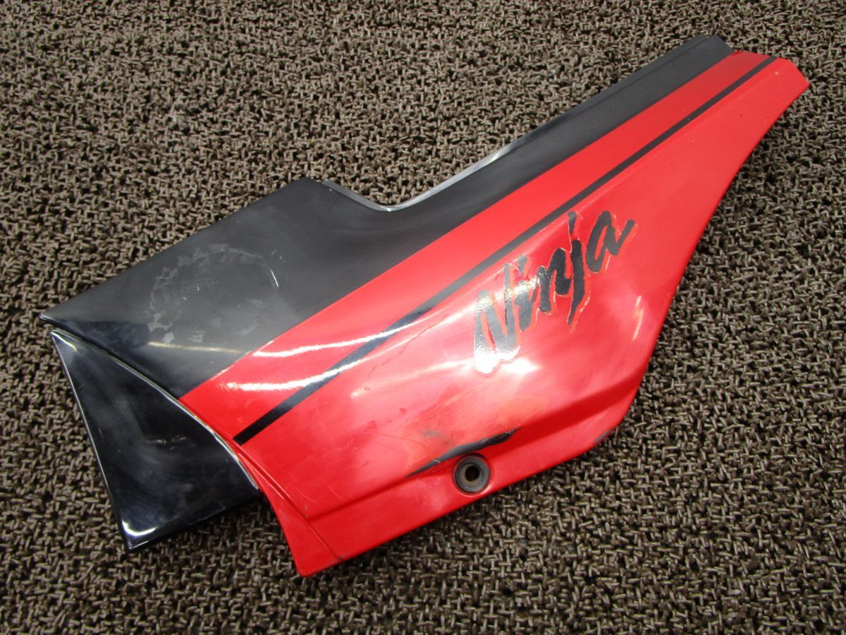gpz900r サイドカバー カワサキ GPZ900R サイドカバー 右 赤 純正 中古 バイク 部品