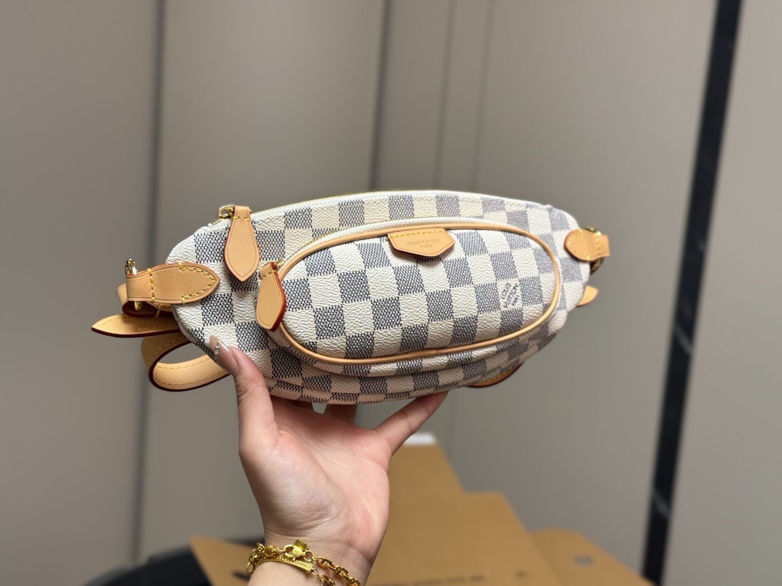 コロッと感が可愛い♪ Louis Vuitton KEEPIT ウエストバッグ Louis Vuitton x NIGO Monogram Reverse Canvas Stripes City