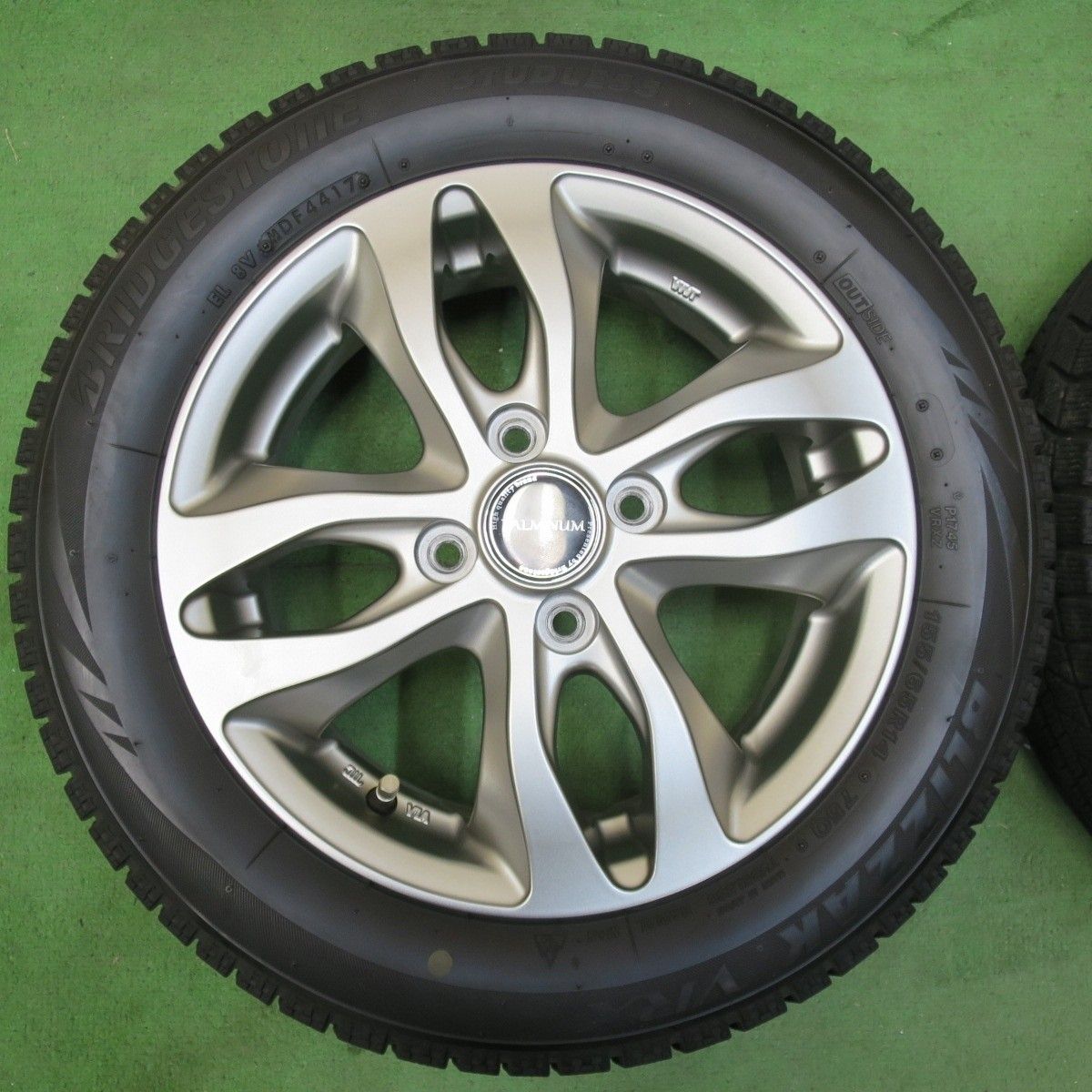 スタッドレス　ブリヂストン ブリザック BALMINUM バルミナ 14インチ Amazon | ブリヂストン 国内正規品 VRX3 155/65R14 75Q +