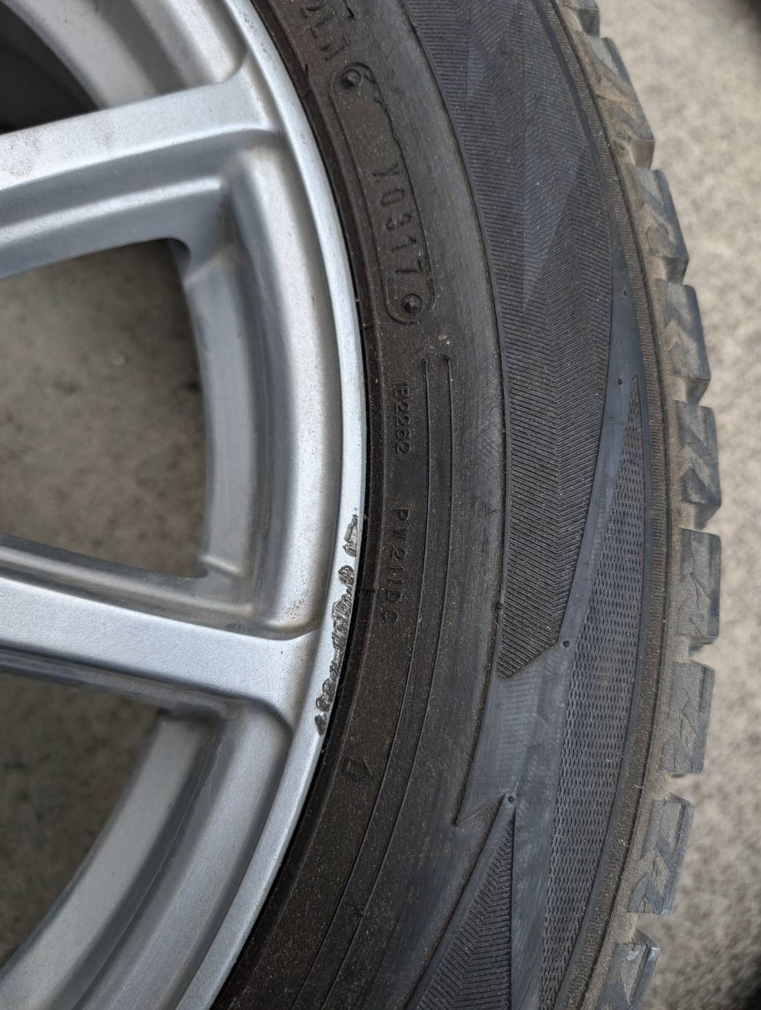 ダンロップ ウィンターマックス スタッドレスタイヤ 4本セット 215/55R17 94Q