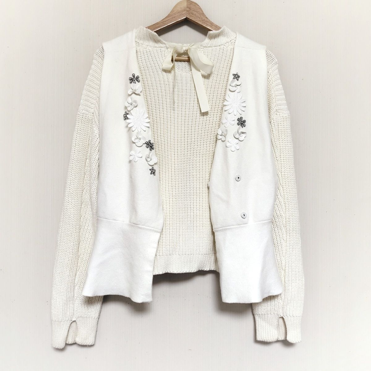 アイボリー クルーネック|ベスト付き|ビジュー