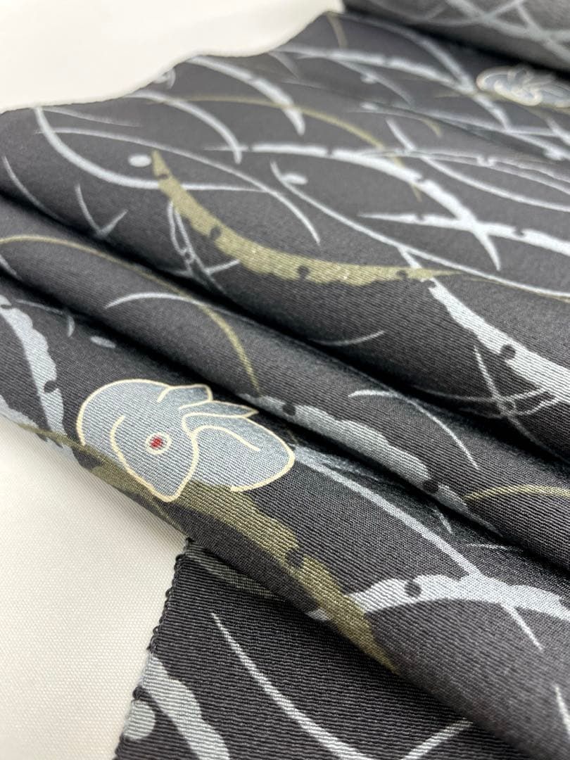 小紋 市松に露芝 正絹 反物 小紋 露芝に兎 消炭色 正絹 反物 - メルカリ