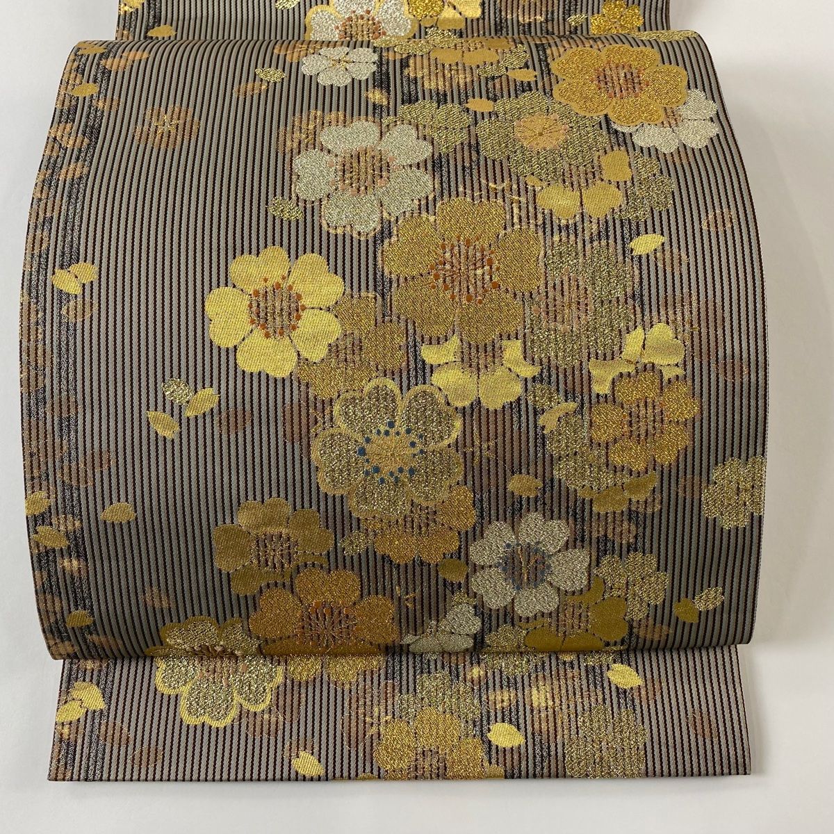 袋帯 美品 秀品 桜 縞 金糸 箔 灰色 六通 正絹 【中古】 - メルカリ