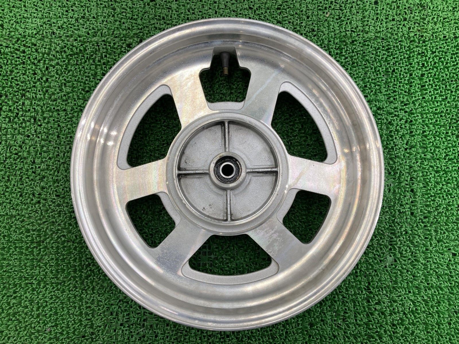 GV125 リアホイール ヒョースン(HYOSUNG) 純正 バイク 部品 レア 歪み
