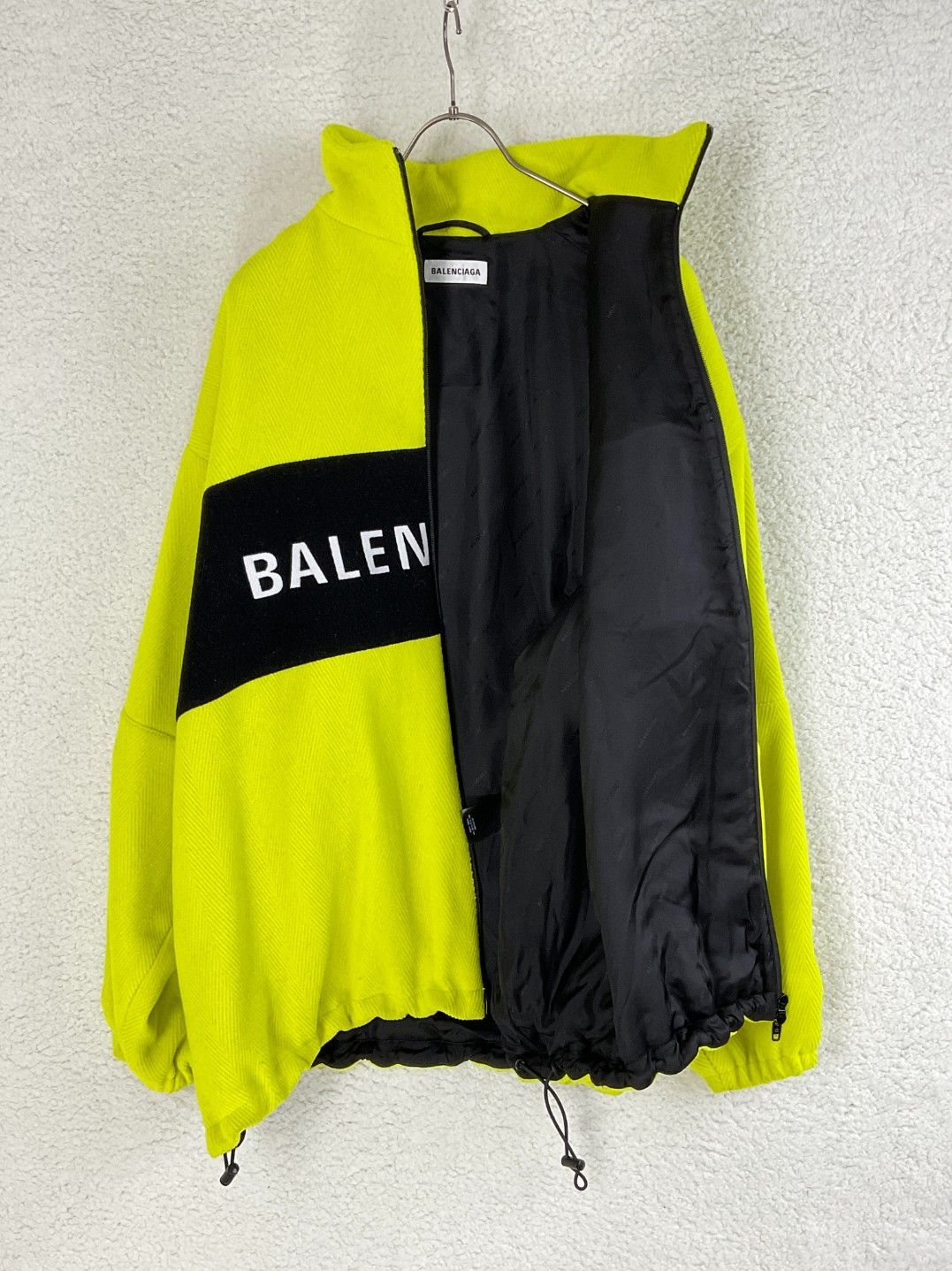 BALENCIAGA バレンシアガ 32 ネオンイエロー ロゴデザインフリース 