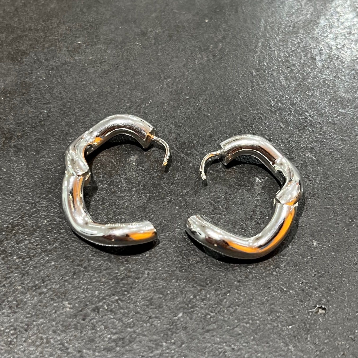 未使用 Charlotte chesnais Wave PAIR Pierced Earrings