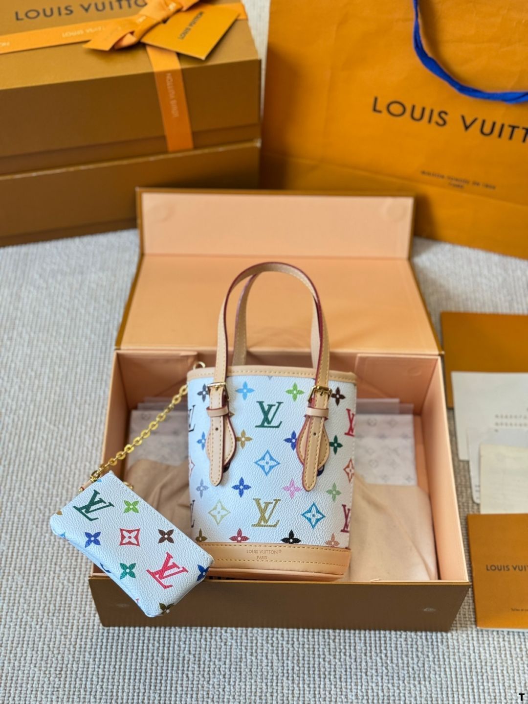 【フェミニンな淡いグラデ♡】Louis Vuittonバゲットバッグ 今日特価】LV Mini White Multicolore Bucket Bag - LV ミニ