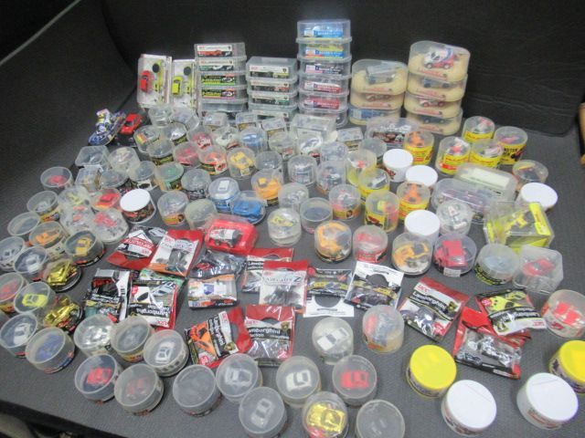 値下げ　140個！缶コーヒーのおまけ　ミニカーコレクション 多数 透明ケース入り Amazon.co.jp: ミニカー 缶コーヒーのおまけ : おもちゃ