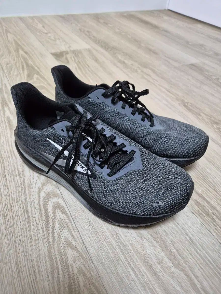 BROOKS ブルックス ハイペリオン gts2 255 ランニングシューズ