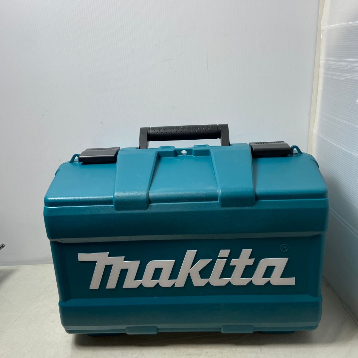 ΦΦMAKITA