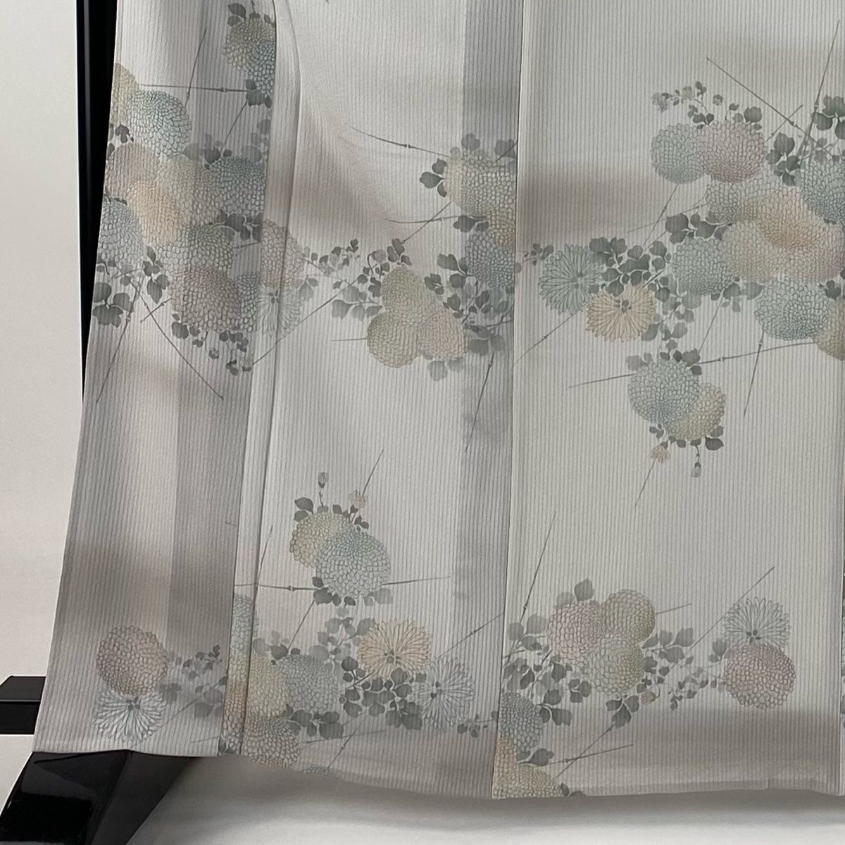 美品 小紋 薄い芥子色 縫い締め絞り 身丈161.0cm 裄丈64.0cm 正絹 小紋 身丈169cm 裄丈66.5cm M 袷 縦縞 薄茶色 正絹 秀品 【中古
