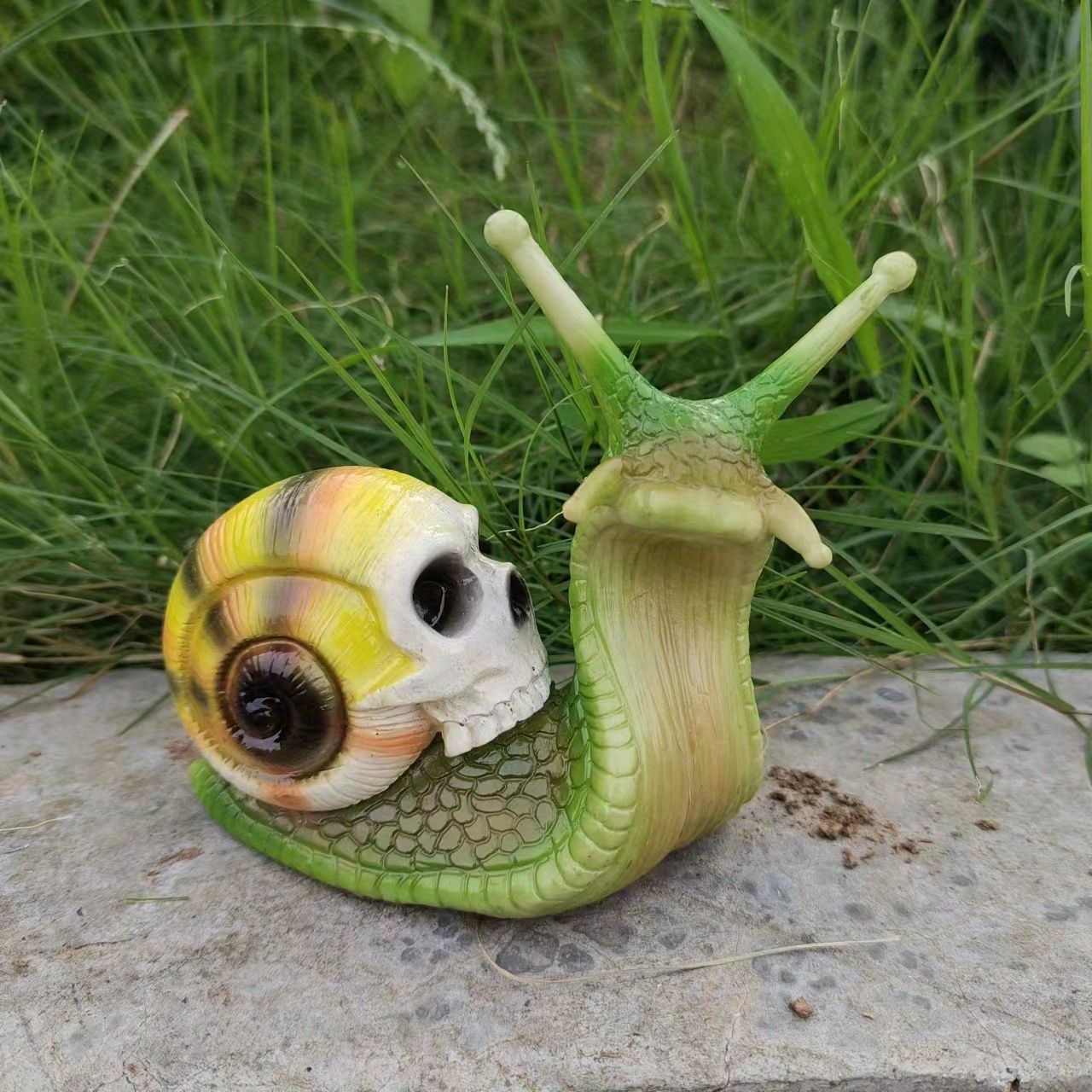 カタツムリ 置物 フィギュア 樹脂製 13cm 化け物 がいこつ インテリア