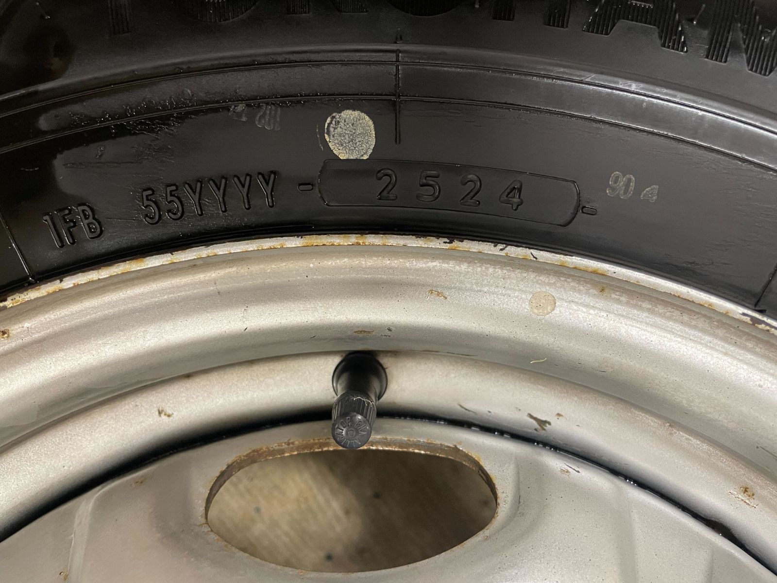 ホイール付きタイヤ