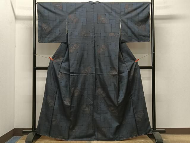 平和屋着物●本場大島紬　7マルキ　舞蝶文　正絹　逸品　CAAU9882vf 平和屋着物○本場大島紬 7マルキ 舞蝶文 正絹 逸品 CAAU9882vf