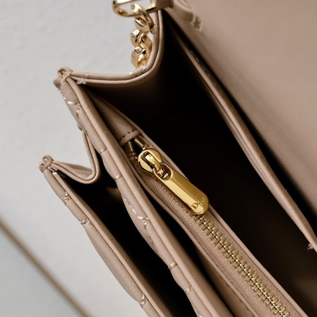● Dior