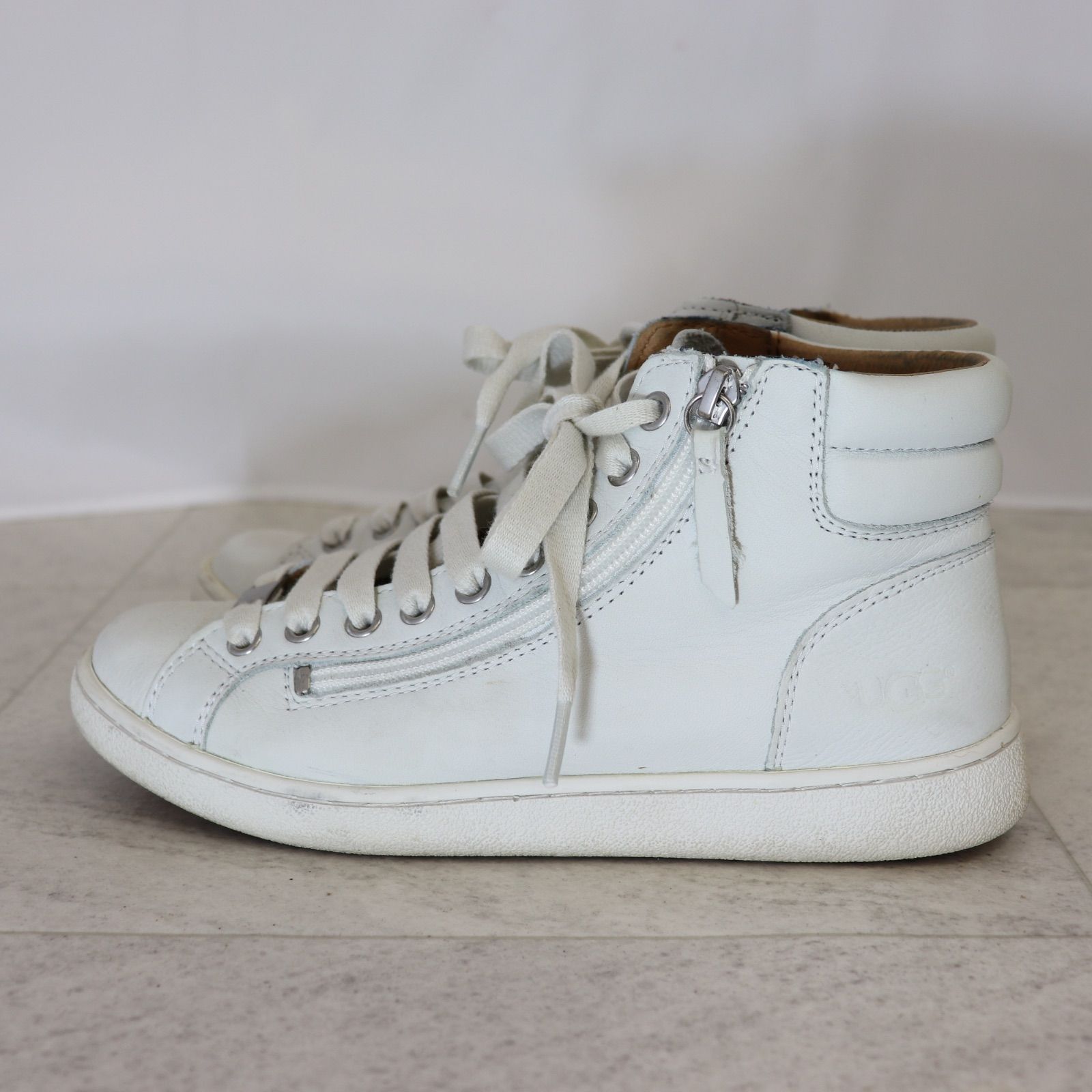 即日発送】UGG アグ レザー スニーカー 白 サイドジップ ハイカット