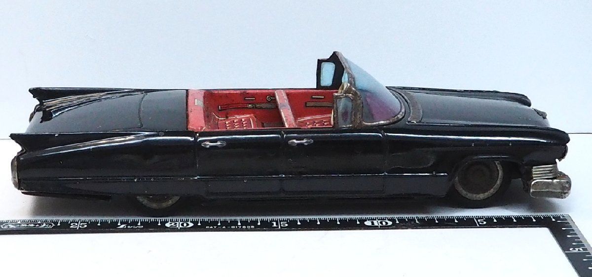 BANDAI - 萬代屋【60sキャデラック コンバーチブル大サイズ黒リペイント】ブリキ【箱無】 萬代屋【60 キャデラック コンバーチブル大 赤】inブリキtoy car