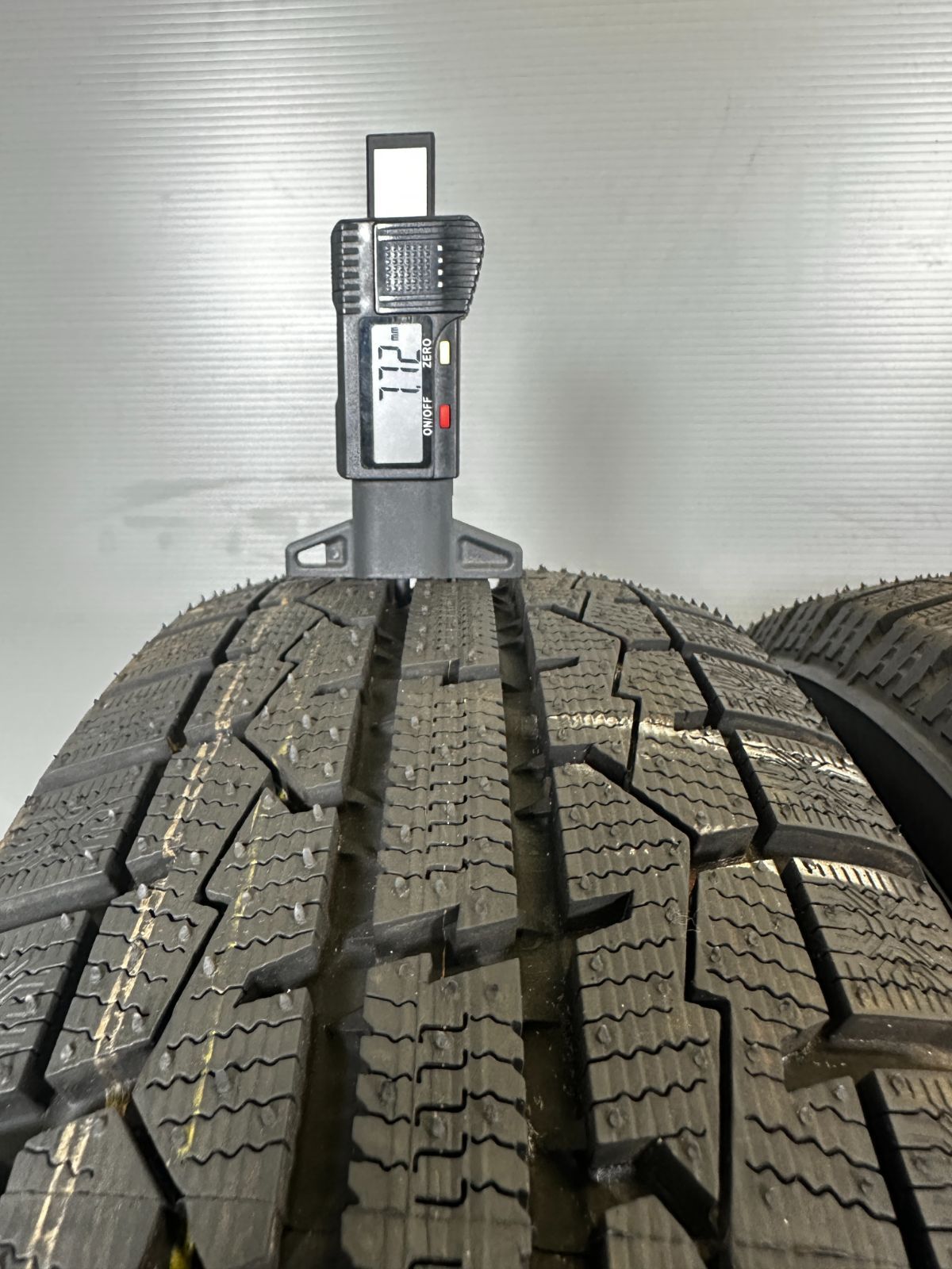 送料無料】冬タイヤ2022年製 TOYO GARIT GIZ 175/65R15 4本セット税込￥