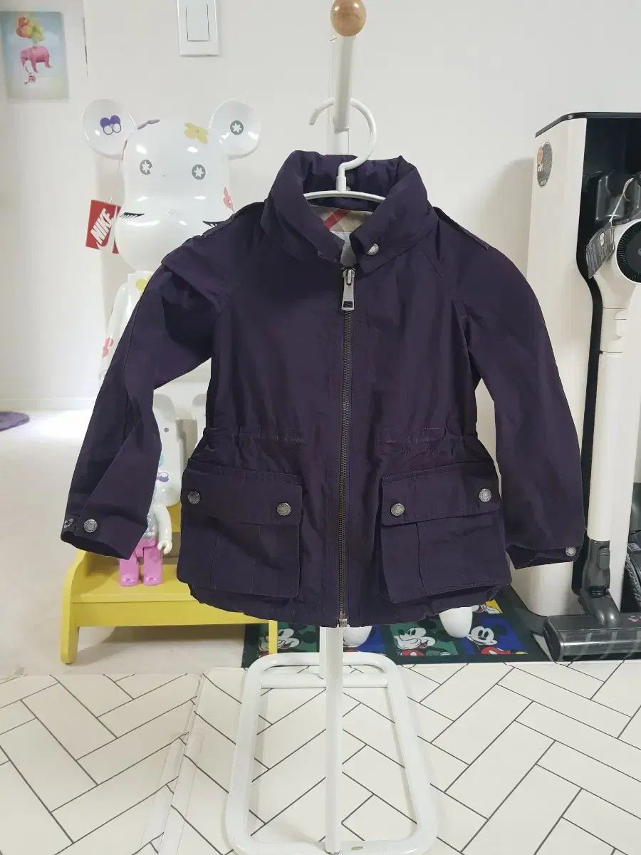 4y ) バーバリーキッズ ウィンドブレーカー