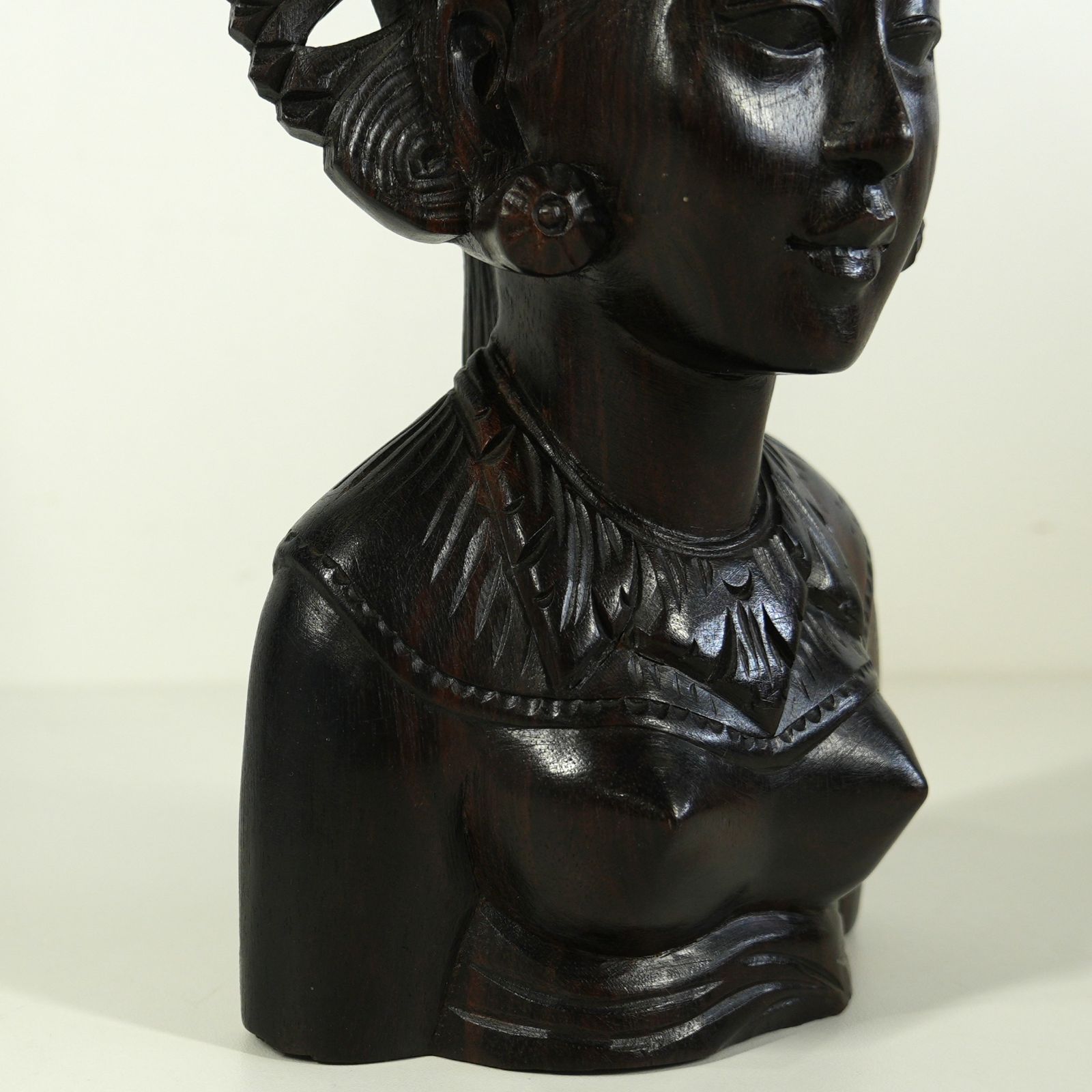 SJi] 木彫り 彫刻 バリ島 女神像 BALI刻印 現状品 - メルカリ