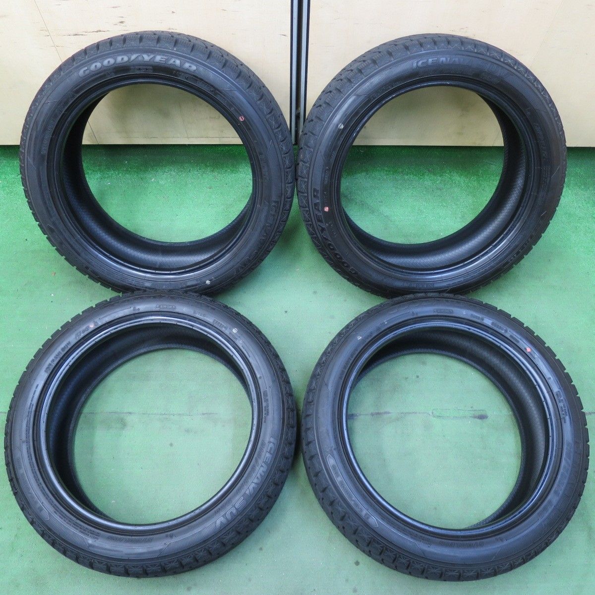 バリ溝！9.5分☆スタッドレス 215/50R18 グッドイヤー アイスナビ SUV