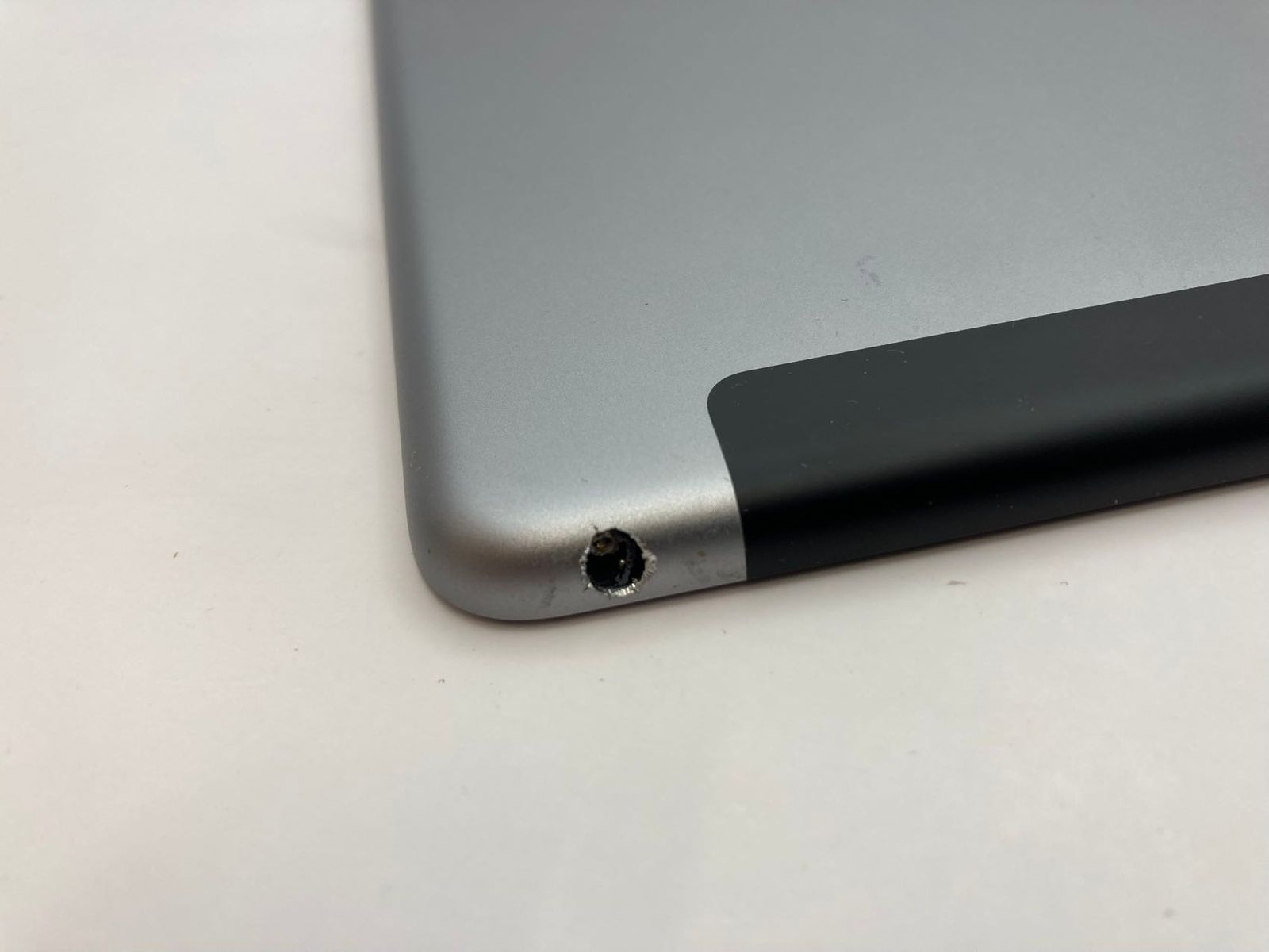 iPad 第5世代 Wi-Fi + Cellular 32GB スペースグレイ - SIM