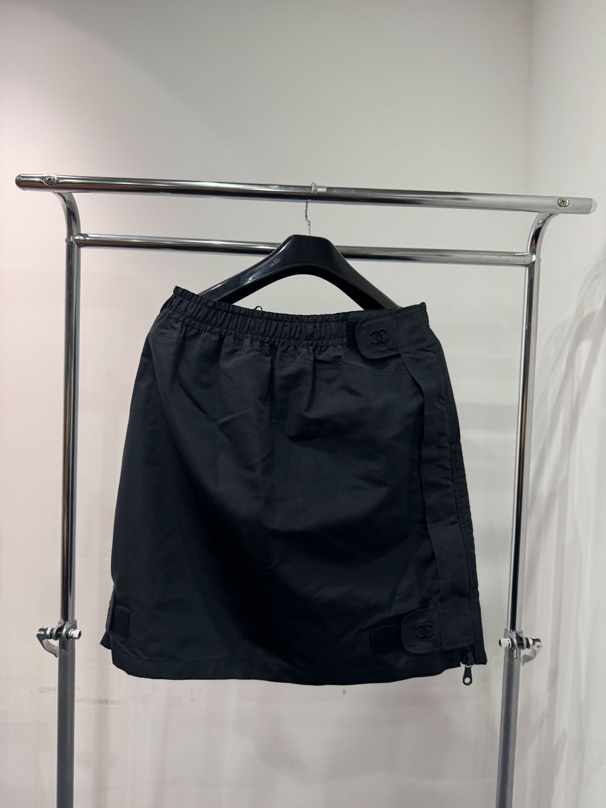 CHANEL 94A 裏地ロゴ柄 キルティングスカート ランウェイ 42 D25071499
