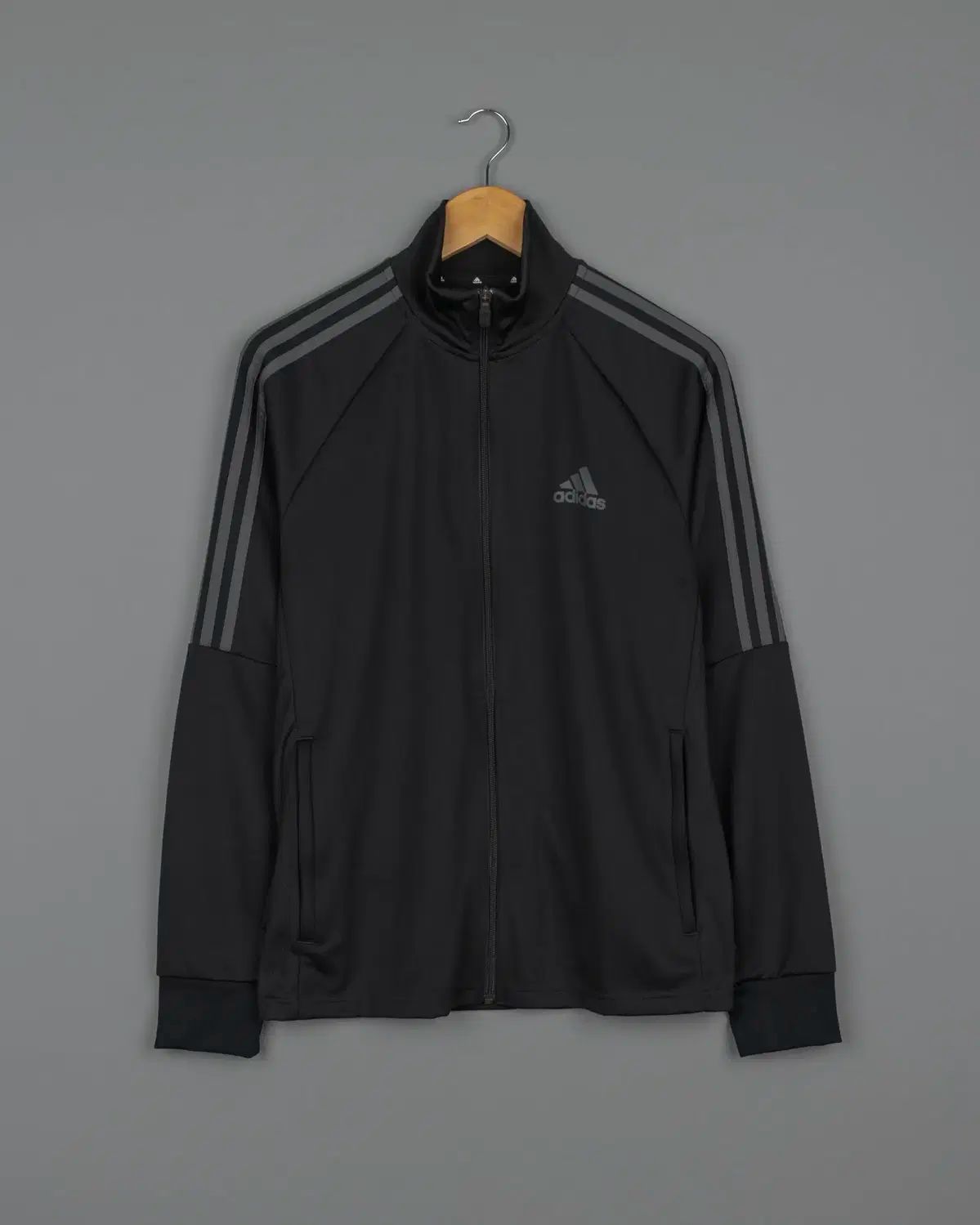アディダス（adidas）ジャケット ジャージ ブラック 黒 スリーストライプス レギュラーフィット ダブルニット トラックトップ  BXF58｜スーパースポーツゼビオの通販｜&mall（アンドモール）三井ショッピングパーク公式通販
