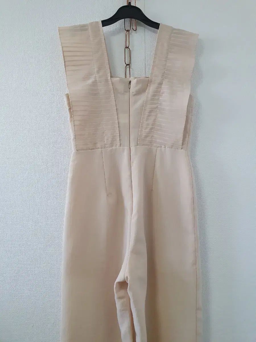 一度のみ着用　clore＋reluxクロレオールインワンホワイト 一度のみ着用 clore＋reluxクロレオールインワンホワイト - メルカリ