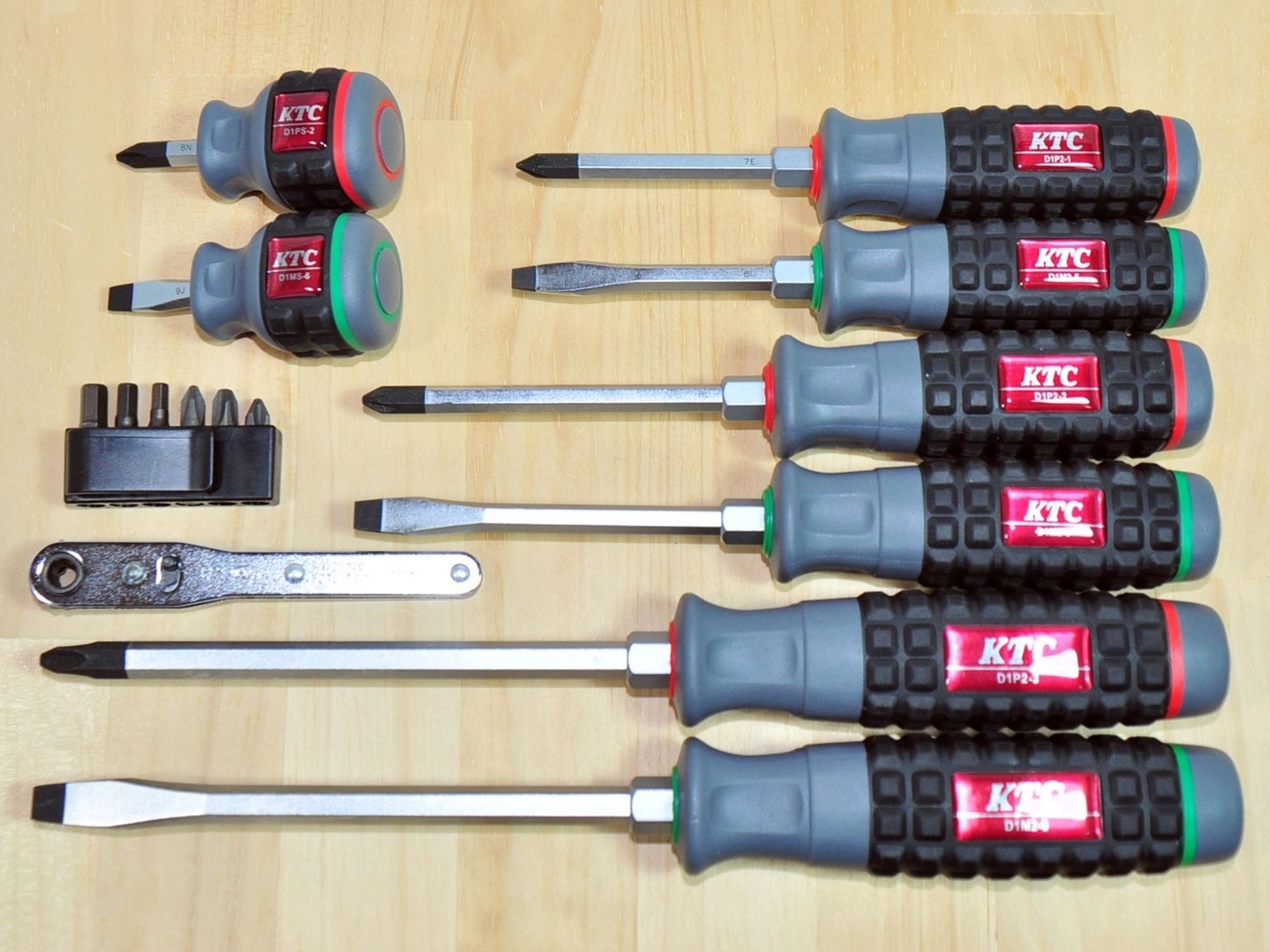 新品・3営業日で発送】京都機械工具 TPMD18 樹脂柄ドライバセット (8本 