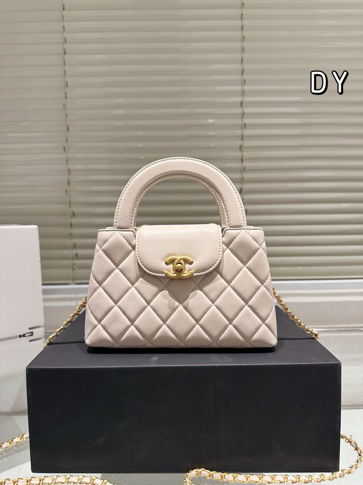 【視線を集める、主役バッグ】CHANEL Kelly チェーン バッグ 視線を集める、主役バッグ】CHANEL Kelly チェーン バッグ
