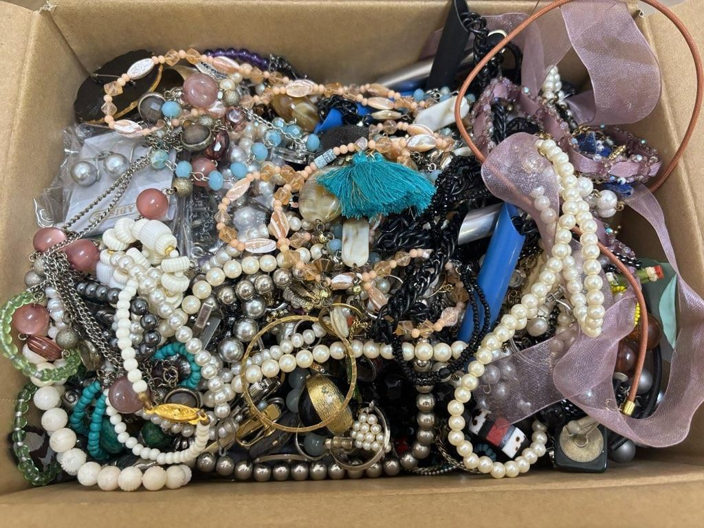 5kg イミテーション　まとめ　アクセサリー　メッキ　パール　お宝　⑨　遺品 5kg イミテーション まとめ アクセサリー メッキ パール お宝 ⑨ 遺品