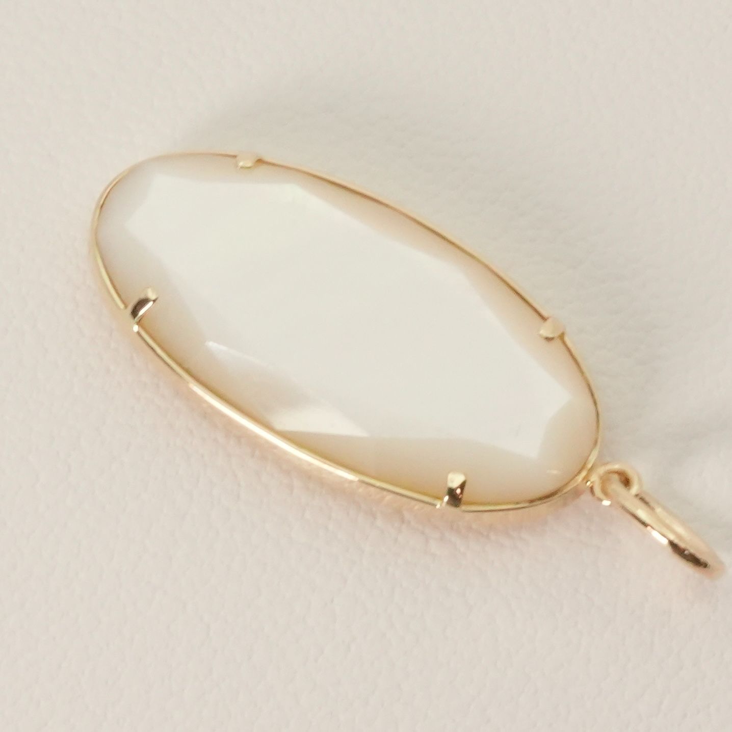 美品⭐︎agete K10白蝶貝とクオーツのリバーシブルチャーム アガット 白蝶貝×クォーツ リバーシブル チャーム K10/24-5516S