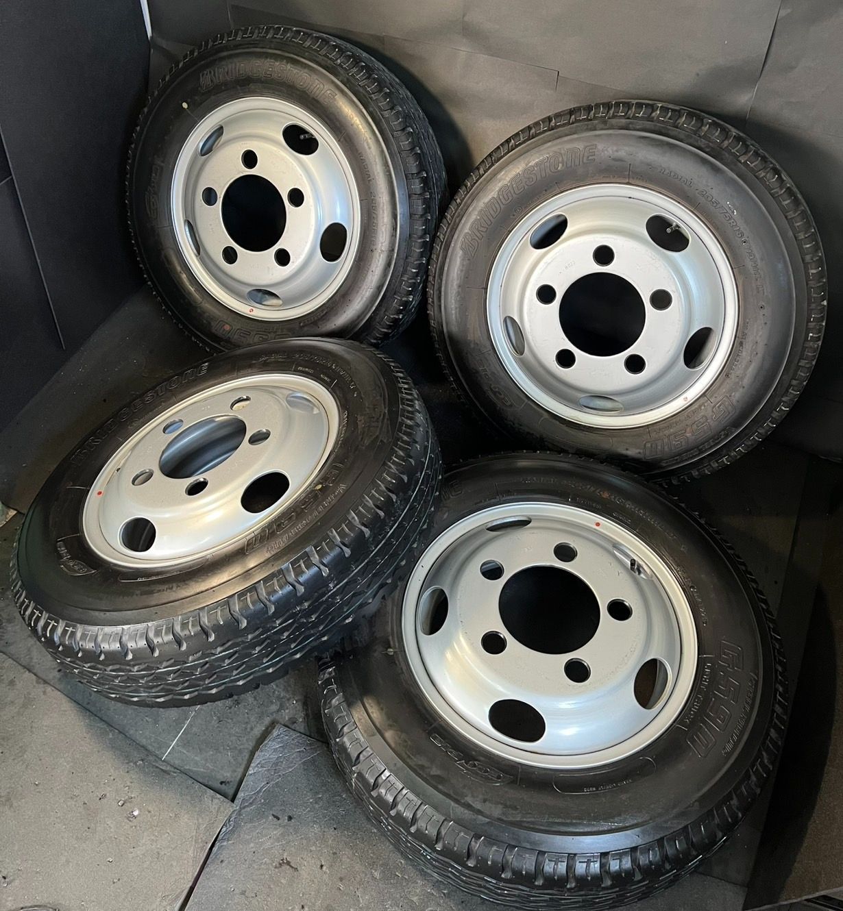 おそらく 製 ブリヂストン BRIDGESTONE G590 205 75R16 113 111L LT TOPY XAC 16×5.5K 115-8C 4本 16インチ h_407